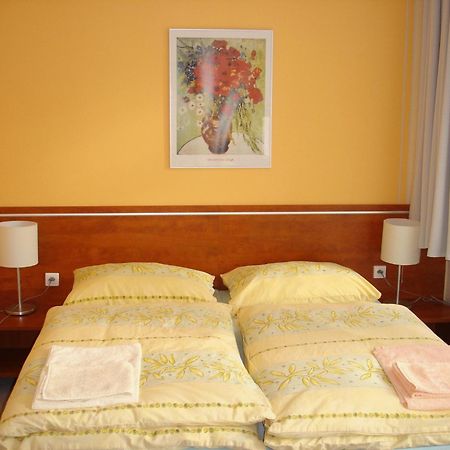 Red Deer Hotel Brezno Exterior foto