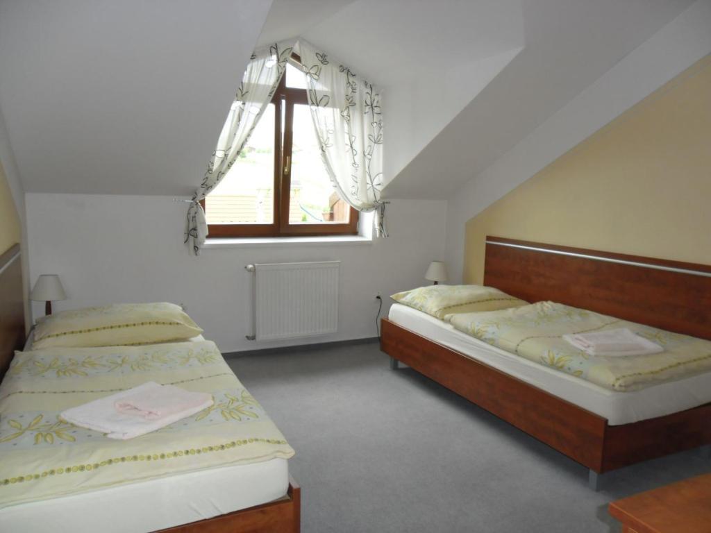 Red Deer Hotel Brezno Habitación foto